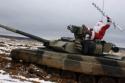 11807_ded_moroz_pomenyal_olenej_na_tank.