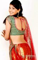 14919_Kajal-Agarwal-Old-Back-Teasing-photo.