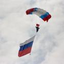 35787_Parachuting_-_Russian_flag.