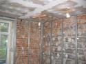 36760_steny-dolzhny-byt-ochischeny-ot-staryh-stroy-materialov.