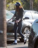 406_Kristen-Stewart-wore-Vans-shoes-skinny-jeans.