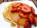 41905_breakfast-food-pancakes-strawberries-syrup-Favim_com-96163.