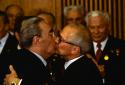 6354_Soviet-leader-Leonid-Brezhnev-and-East-German-President-Erich-Honecker-Kissing-Yellow-Gold-Datejust-June-1979.