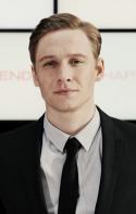 68730_schlussmacher-mit-matthias-schweighoefer-szenenbild-03-7egn-SJYs.