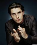 71155_bale-christian-bale-4236828-1200-1478.