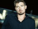 72180_robin-thicke-video.