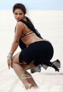 79513_after-Neetu_Chandra_butt.