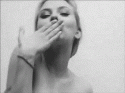 81724_black-and-white-cute-gif-girl-kiss-Favim_com-372632.