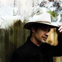 82749_Timothy_Olyphant_av_3.