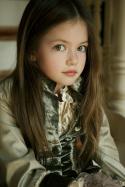 87476_Foy-mackenzie-renesmee-twilight-dani-brubaker-photoshoot-imagenes-fotos-amanecer-breaking-dawn-saga-crepusculo-4.