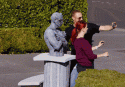 91414_funny-gif-statue-prank-scared.