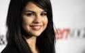 919selena-gomez-laughing_1920x1200_90621.