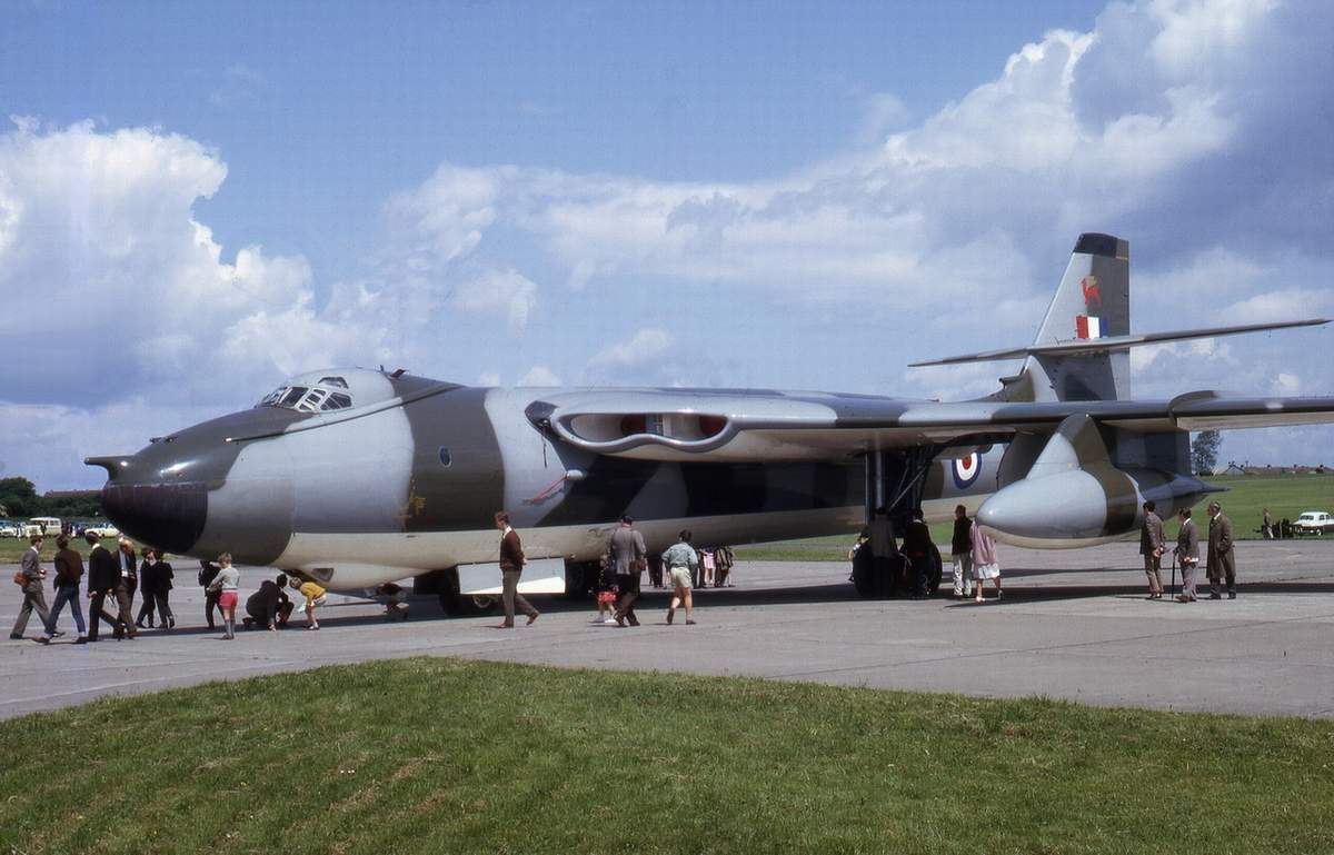 22433_1d_Vickers_valiant.jpg