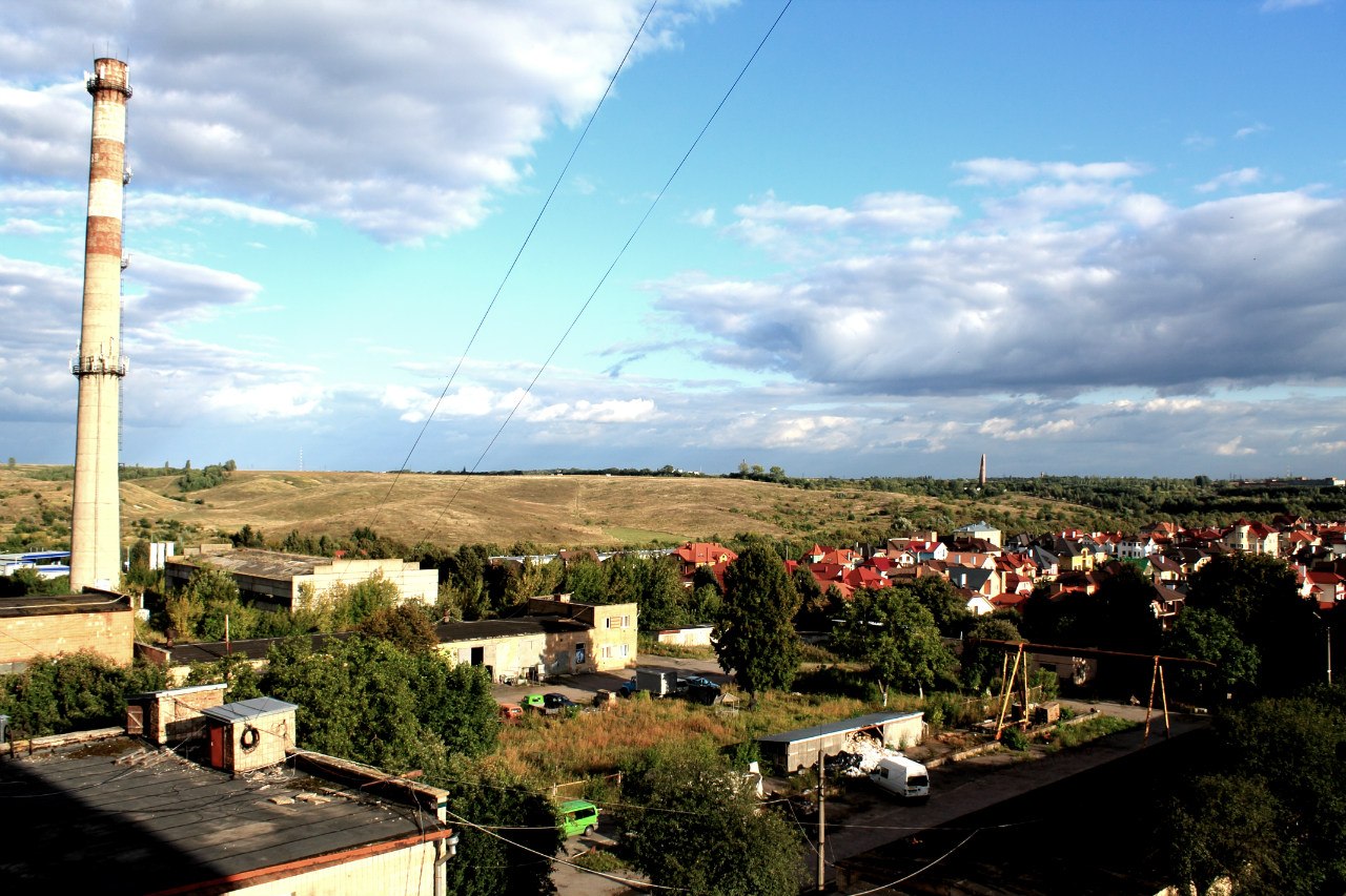 Труба ТЕЦ в городе Ровно, Украина